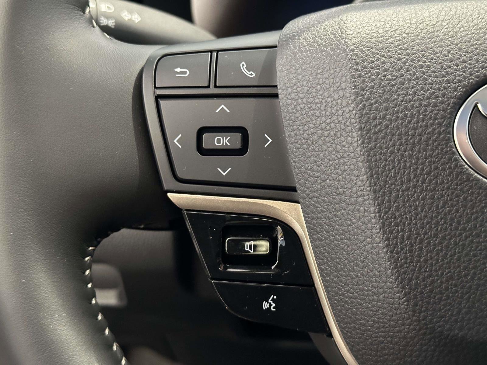 New 2025 Toyota Crown Signia AWD/4WD image 31