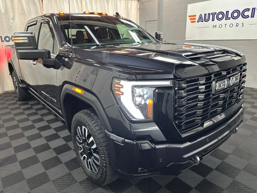 Used 2025 GMC Sierra 2500 Denali Ultimate AWD/4WD image 2