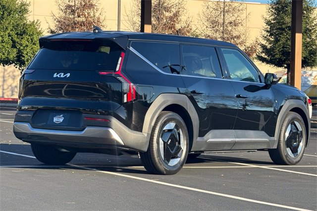 Certified 2024 Kia EV9 Light Long Range image 5