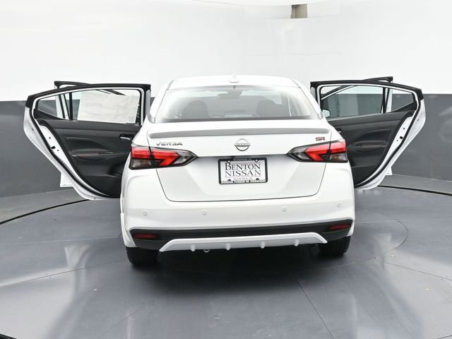 New 2025 Nissan Versa SR w/ Trunk Package FWD image 45