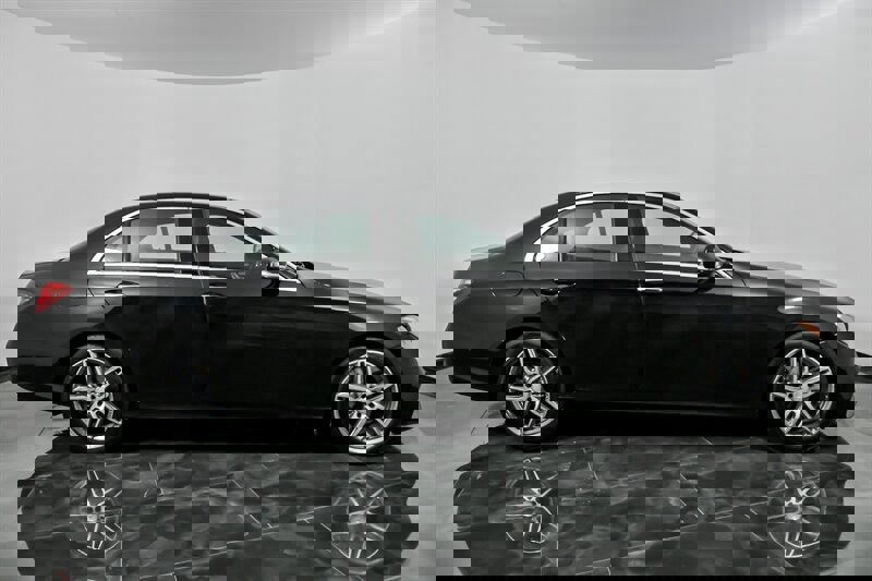 Used 2017 Mercedes-Benz E 300 4MATIC image 13