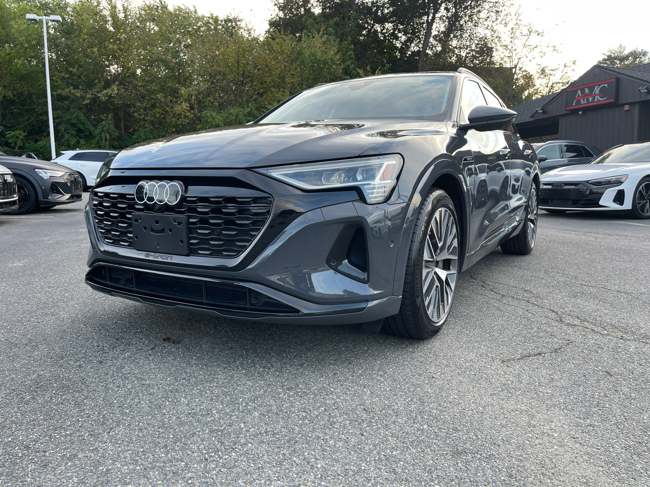 Used 2024 Audi Q8 e-tron Premium Plus w/ Premium Plus Package image 5