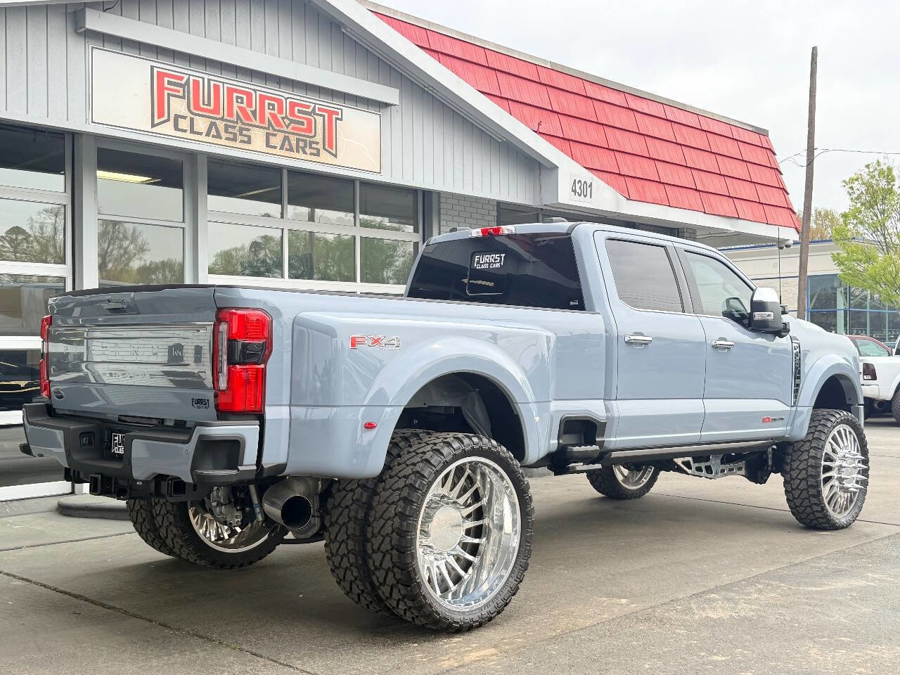 Used 2024 Ford F450 Platinum w/ FX4 Off-Road Package image 3