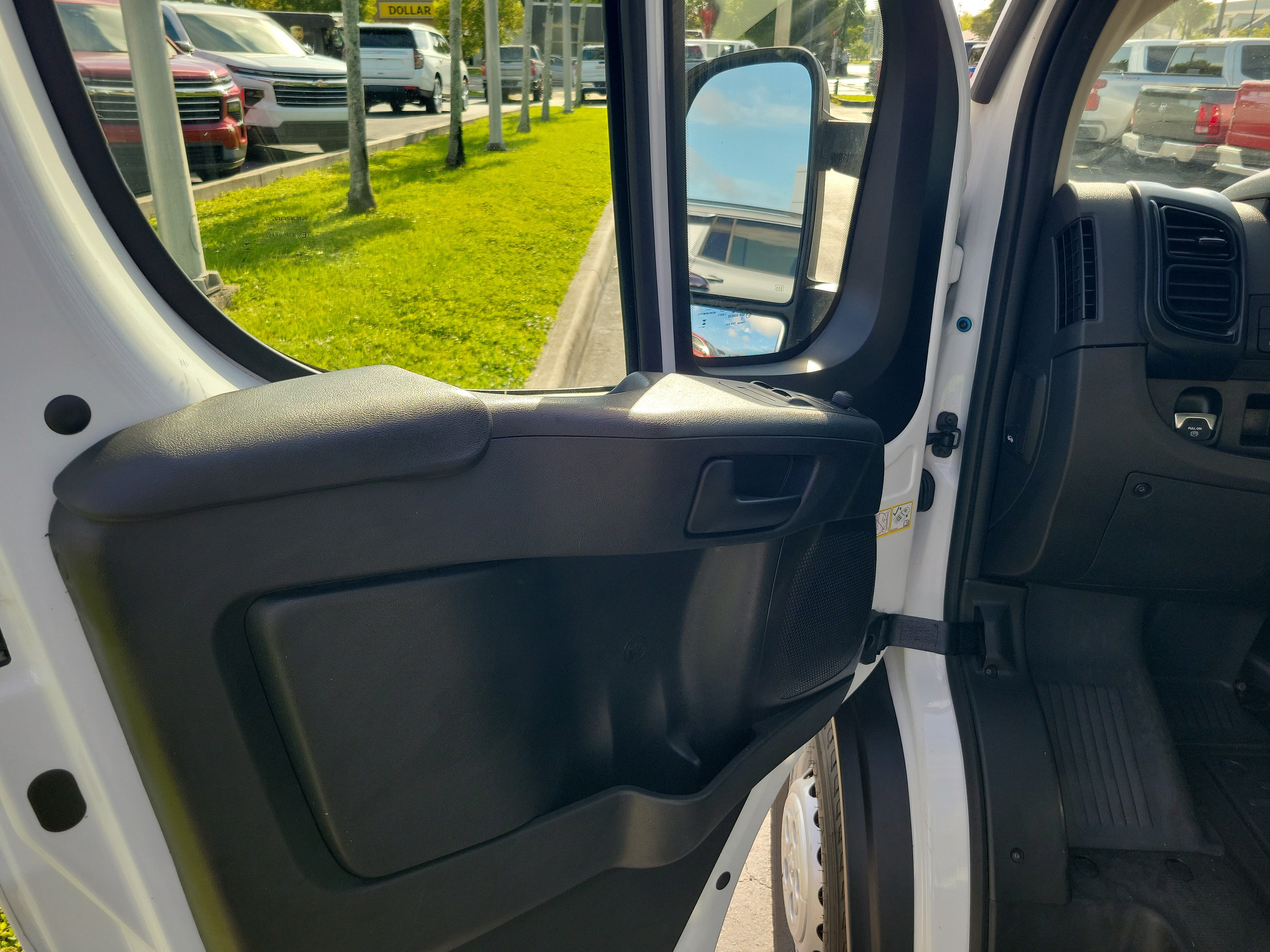 Used 2025 RAM ProMaster 2500 w/ Convenience Group FWD image 15
