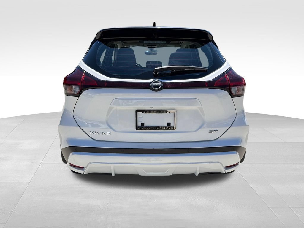 Used 2024 Nissan Kicks SR w/ SR Premium Package FWD image 7