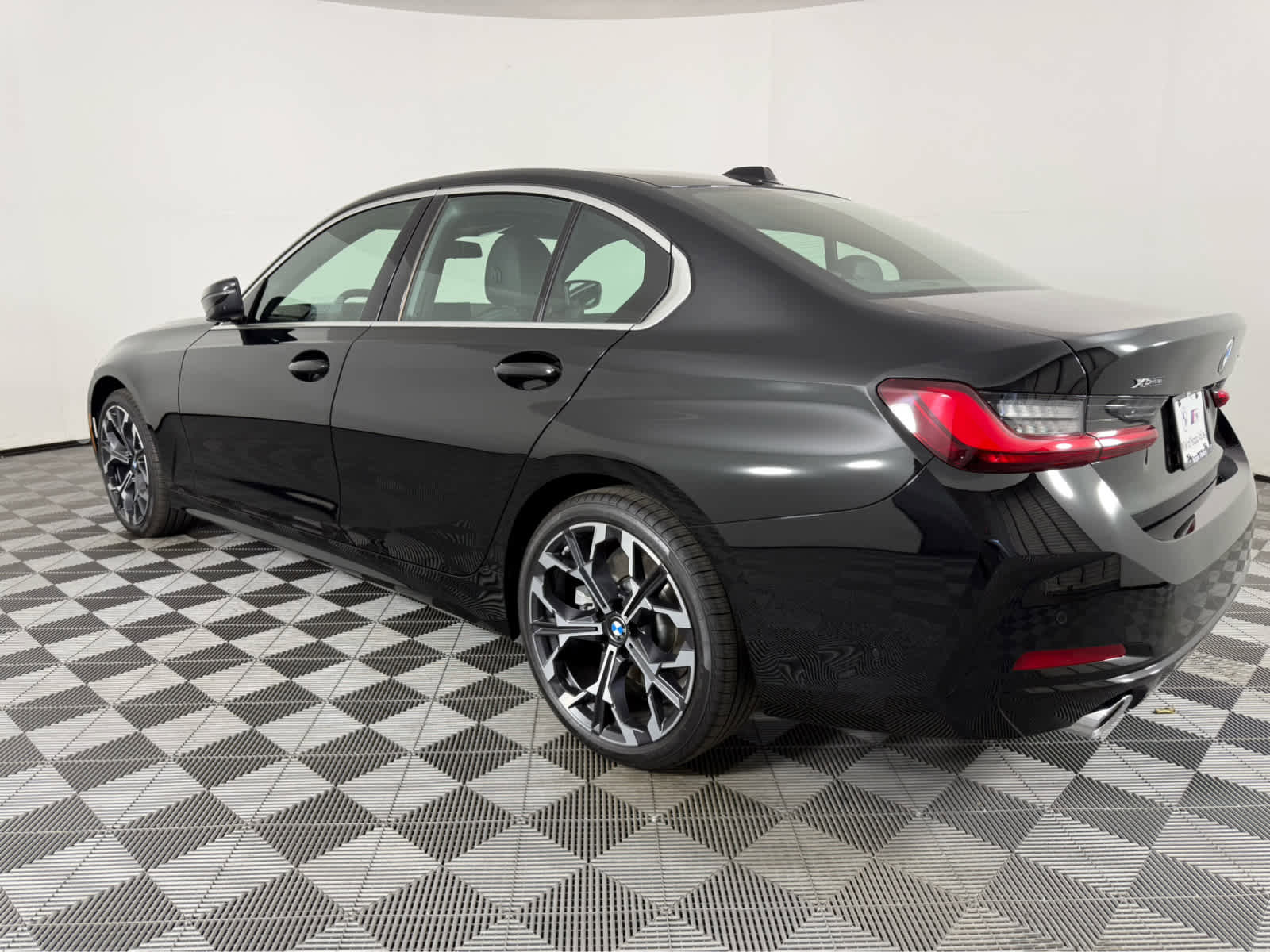 New 2026 BMW 330i xDrive Sedan w/ Convenience Package AWD/4WD image 5