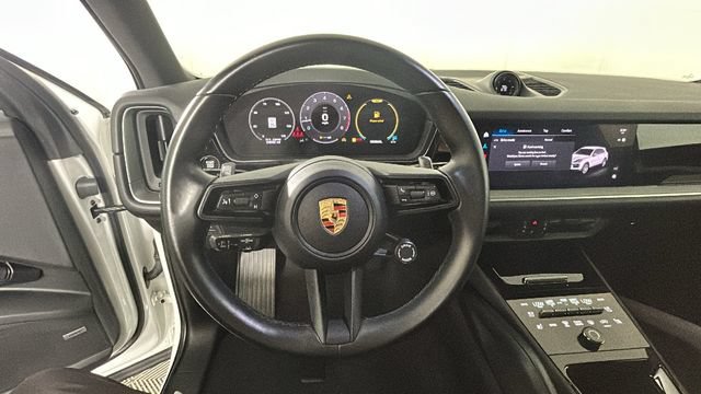 Used 2024 Porsche Cayenne AWD/4WD image 15