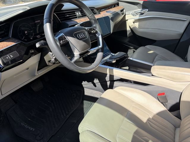Used 2019 Audi e-tron Prestige w/ Prestige Package AWD/4WD image 9