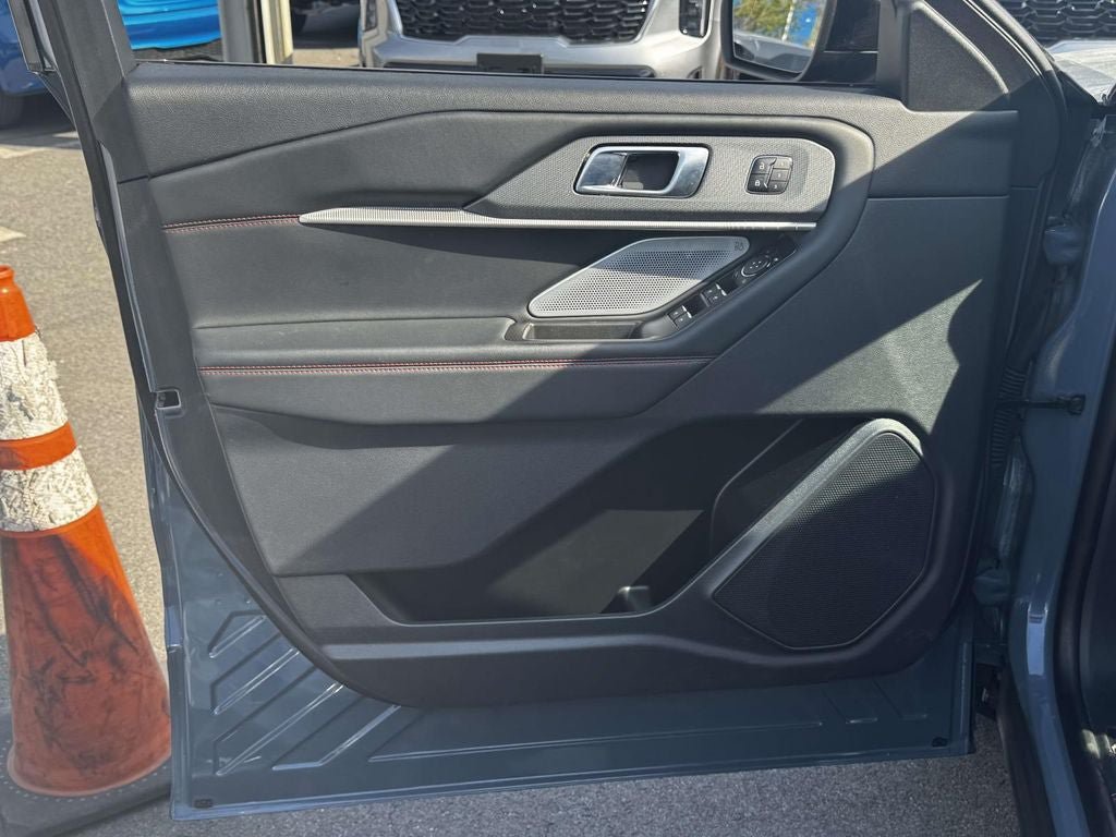 Used 2025 Ford Explorer ST AWD/4WD image 14