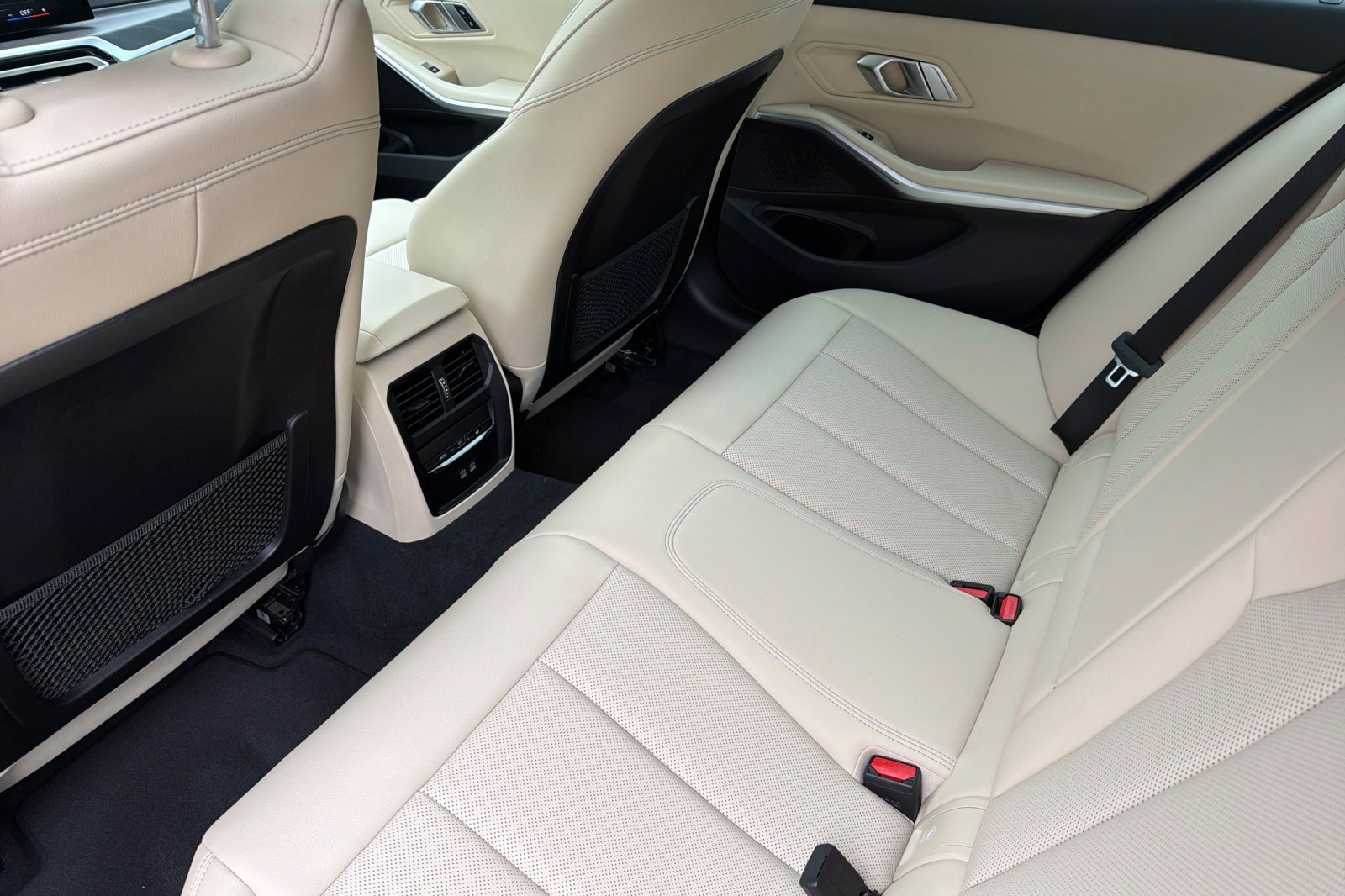 Certified 2023 BMW 330e w/ Parking Assistance Package image 15