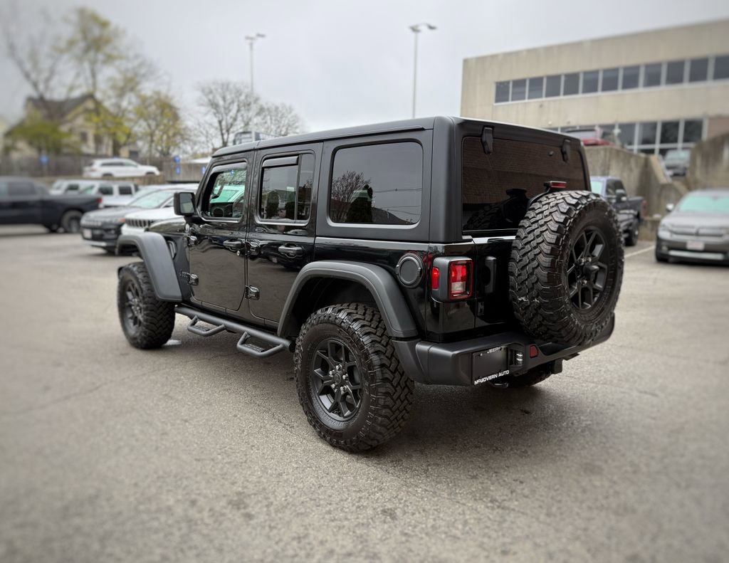 Used 2025 Jeep Wrangler Willys AWD/4WD image 12