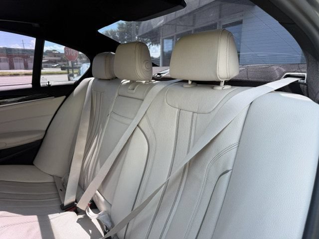 Used 2017 BMW 540i RWD image 9