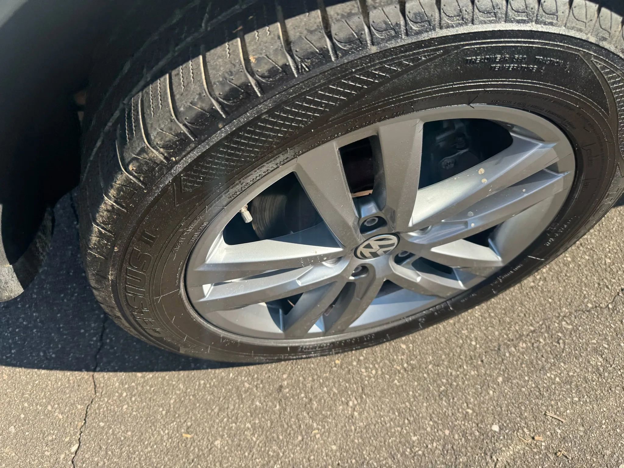 Used 2015 Volkswagen Touareg VR6 image 12