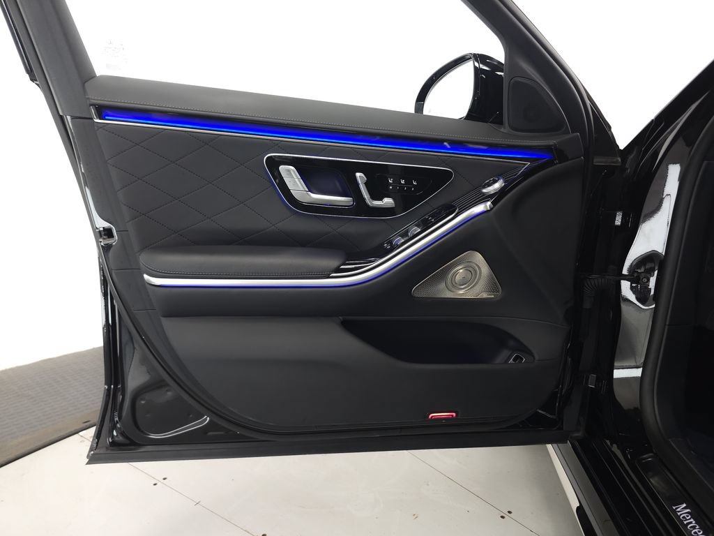 Used 2023 Mercedes-Benz S 580e 4MATIC Sedan image 5