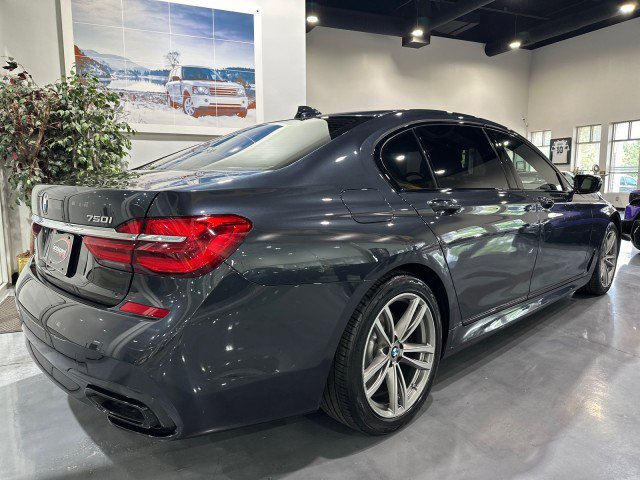 Used 2018 BMW 750i RWD image 32