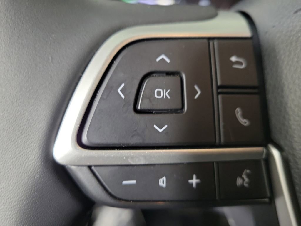 Used 2025 Toyota Highlander XLE AWD/4WD image 25