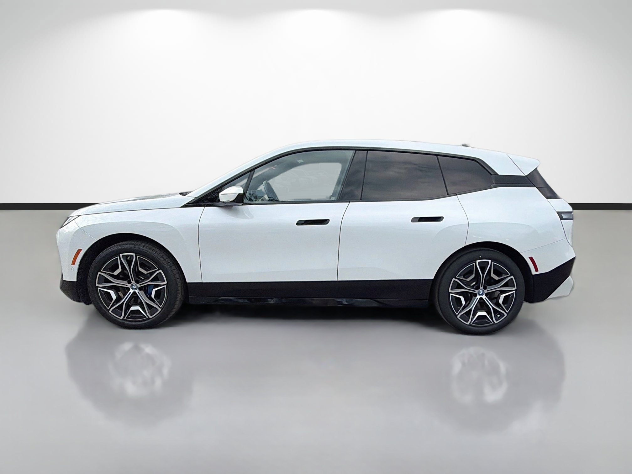 Used 2024 BMW iX xDrive50 w/ Premium Package AWD/4WD image 6