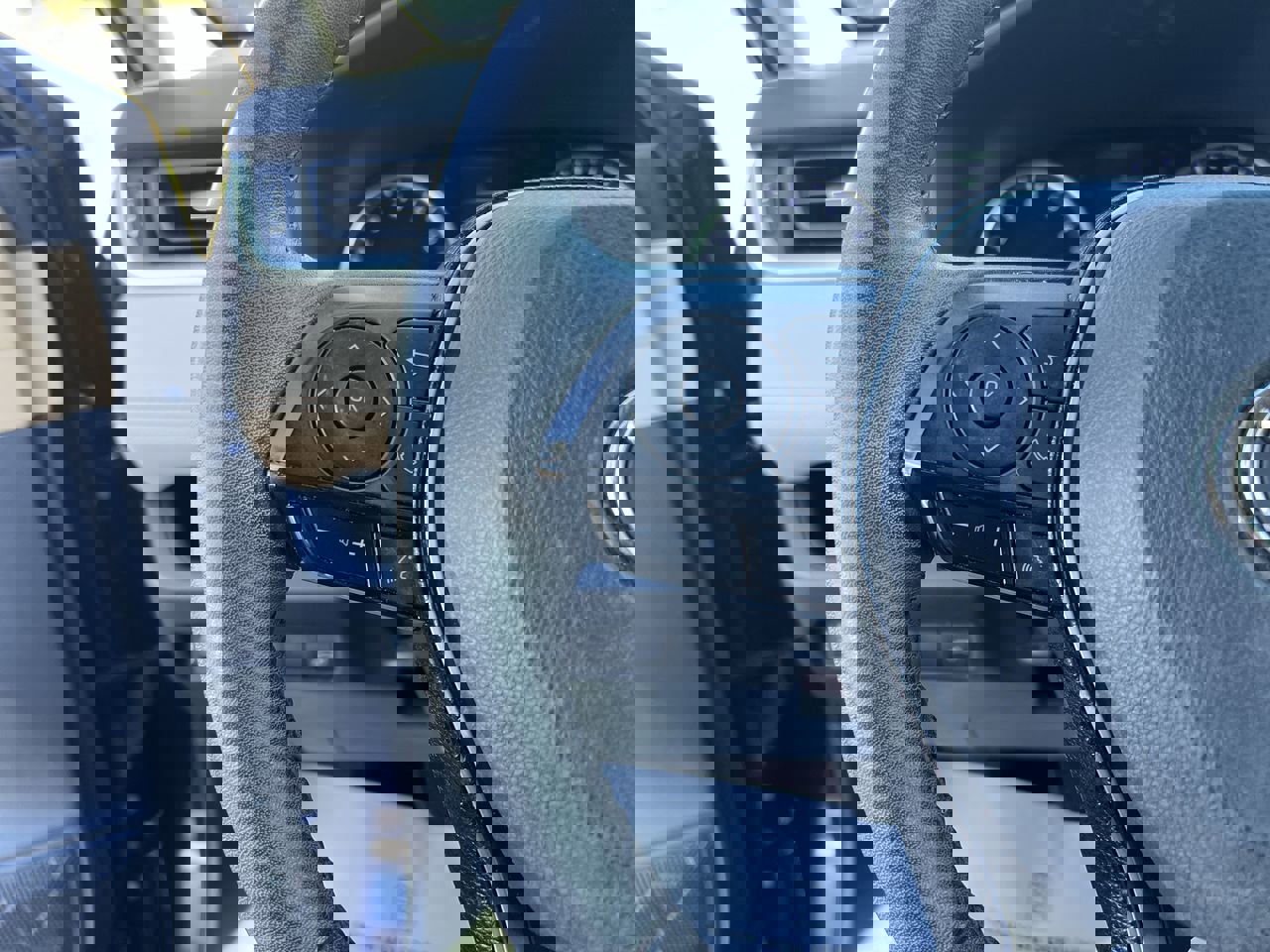 Used 2021 Toyota RAV4 XLE Premium image 19