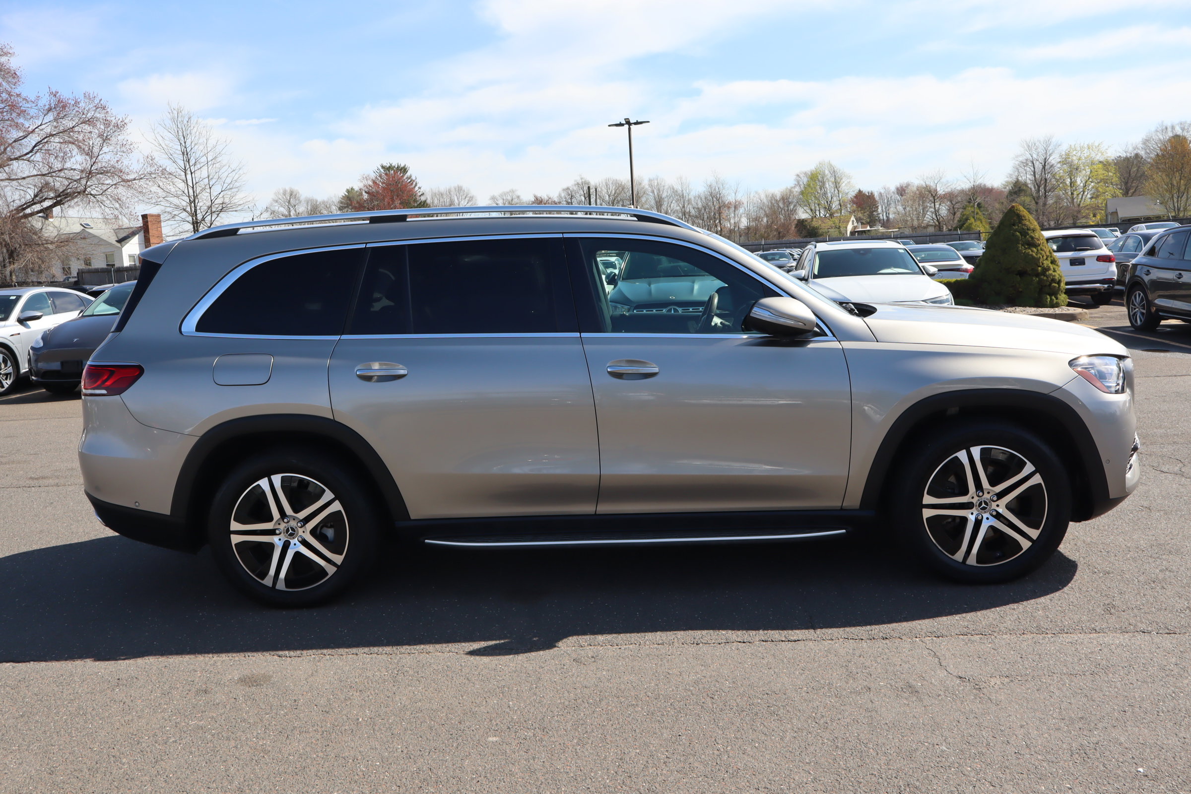 Used 2021 Mercedes-Benz GLS 450 4MATIC image 4