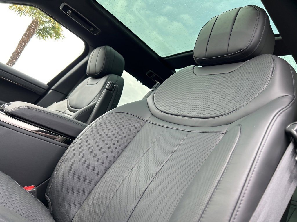 New 2025 Land Rover Range Rover Sport Dynamic SE image 14