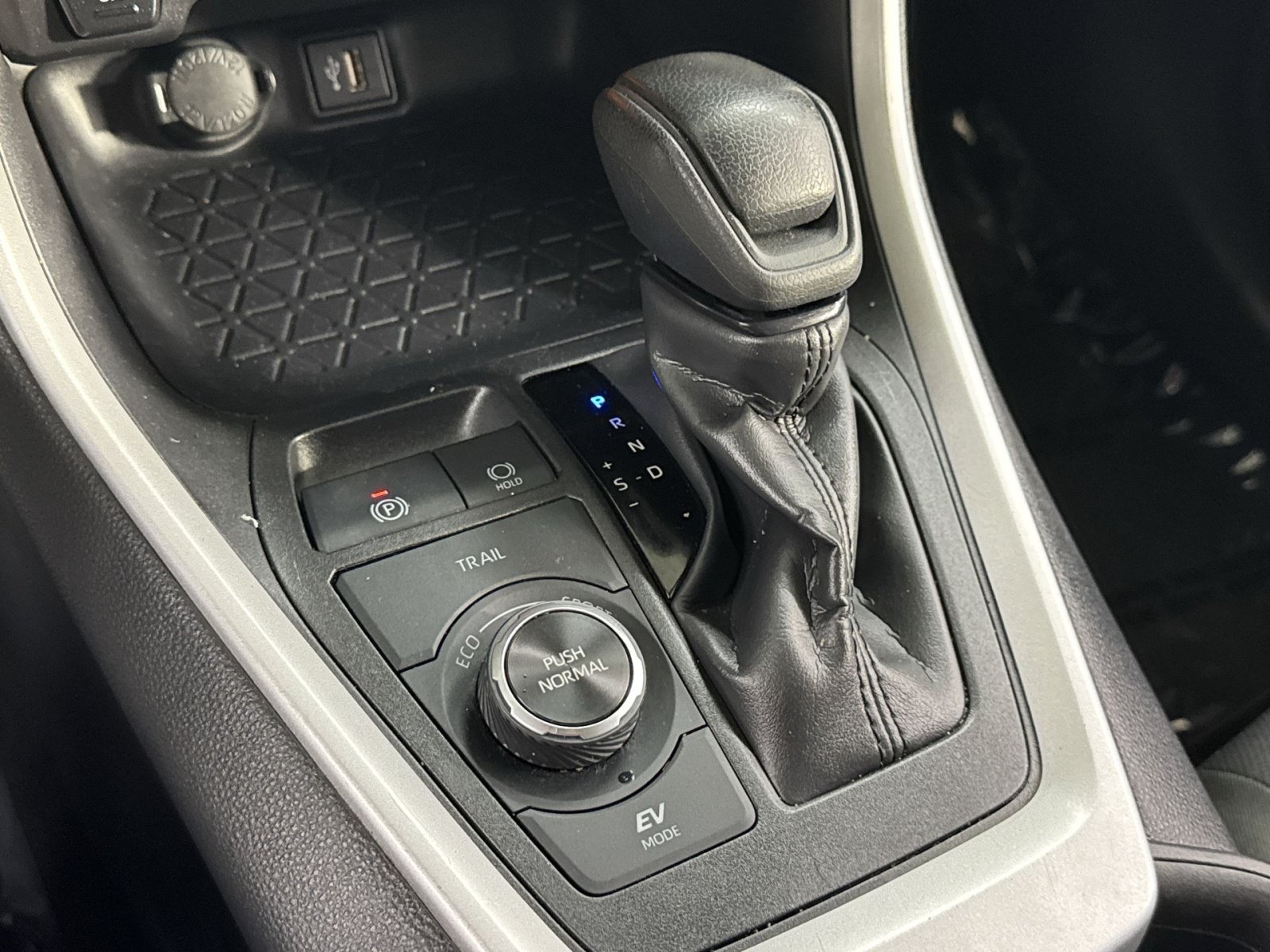 Used 2025 Toyota RAV4 XLE AWD/4WD image 34