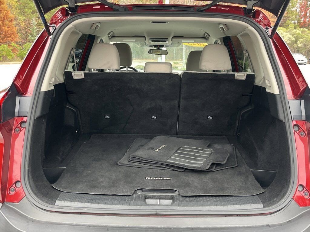 Used 2023 Nissan Rogue SV image 22