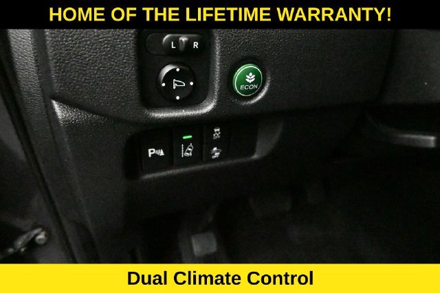 Used 2017 Honda Pilot Touring image 16