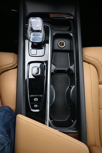 Used 2023 Volvo XC60 B6 Ultimate w/ Climate Package image 11