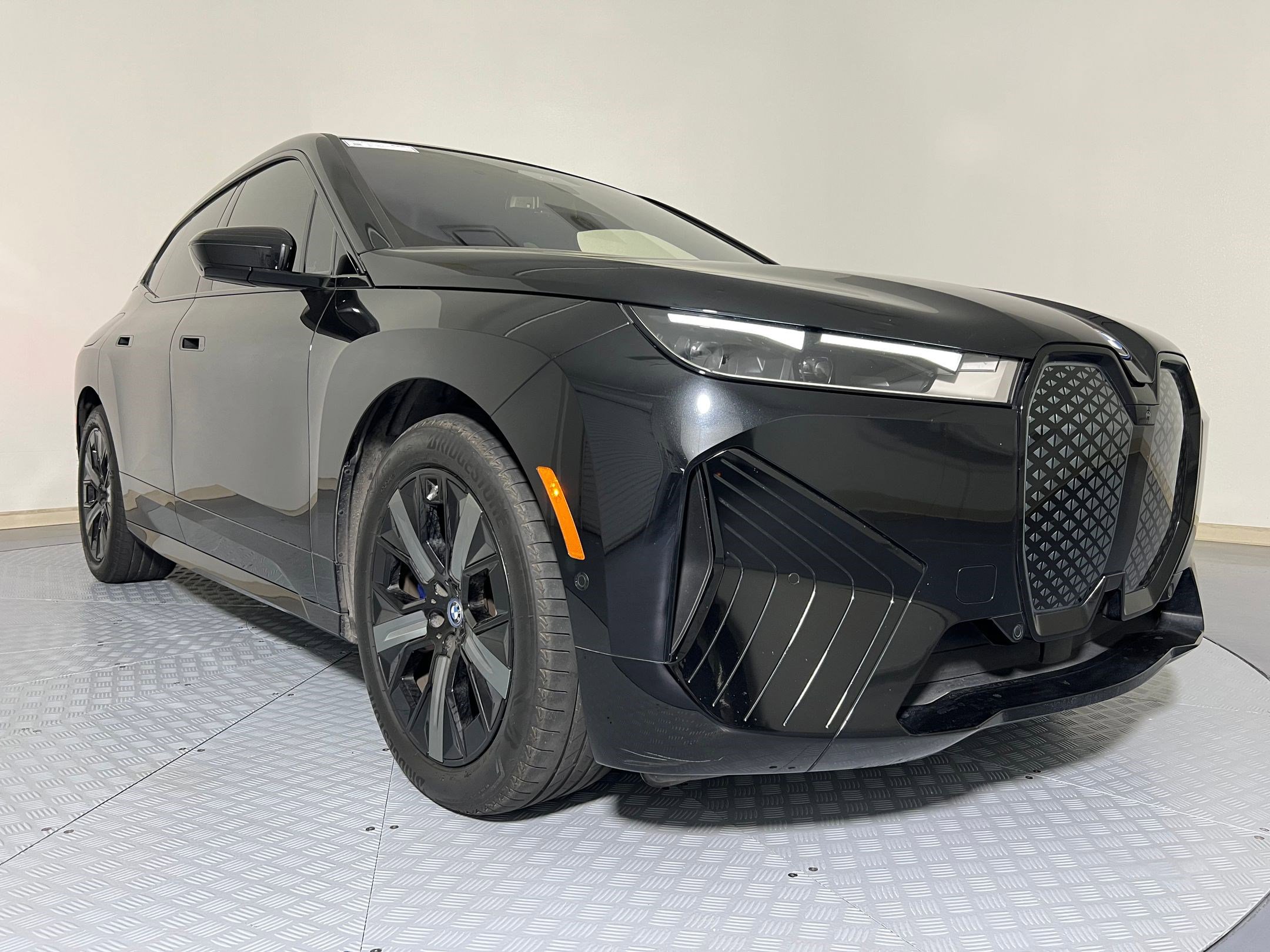 Used 2022 BMW iX xDrive50 w/ Premium Package image 6