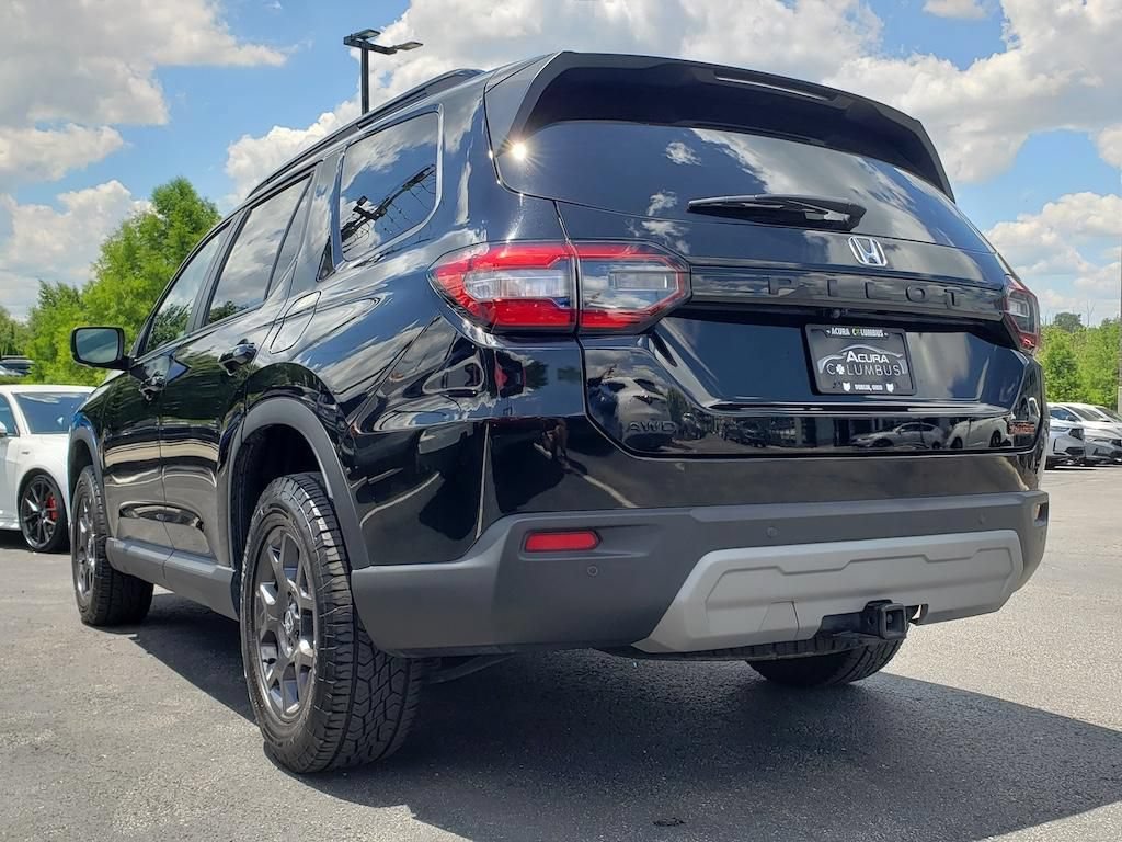 Used 2024 Honda Pilot TrailSport image 5