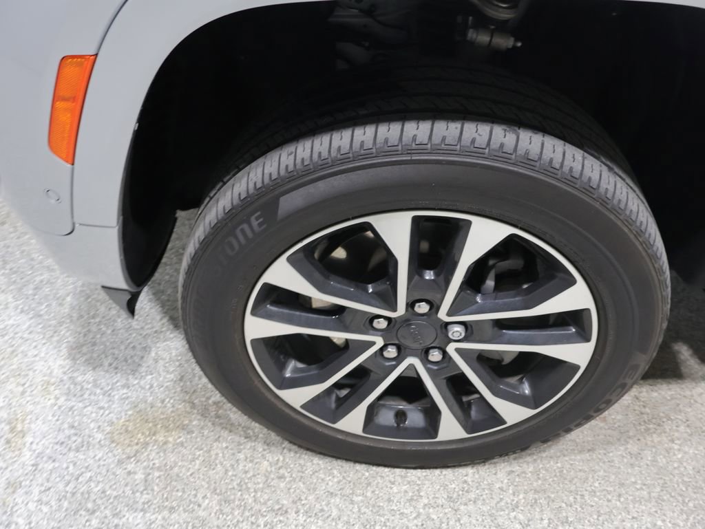 Used 2022 Jeep Grand Cherokee L Overland w/ Advanced Protech Group III AWD/4WD image 10