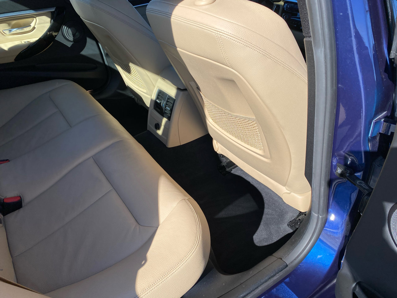 Used 2018 BMW 330i xDrive 330i xDrive SULEV Sedan w/ Premium Package image 21