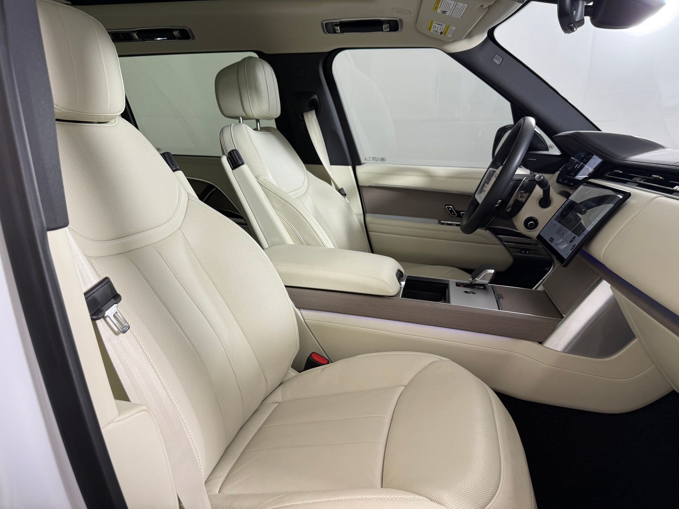 Used 2025 Land Rover Range Rover Long Wheelbase SE AWD/4WD image 26