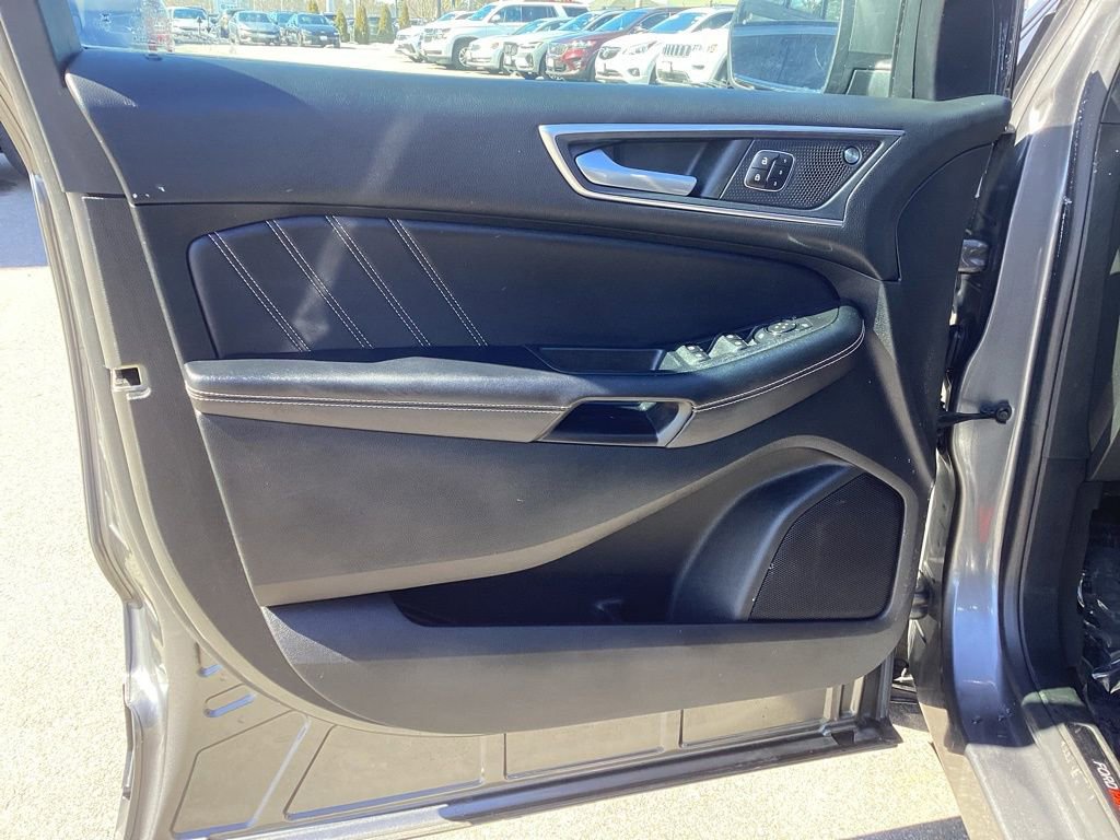 Used 2022 Ford Edge ST image 9