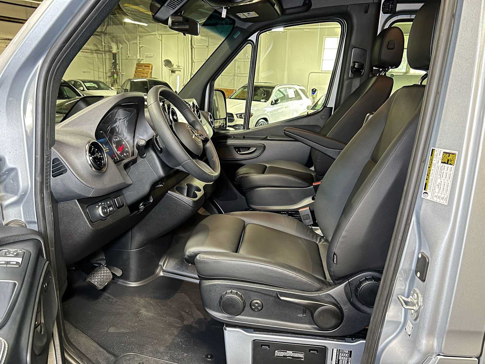 Used 2025 Mercedes-Benz Sprinter 2500 image 22