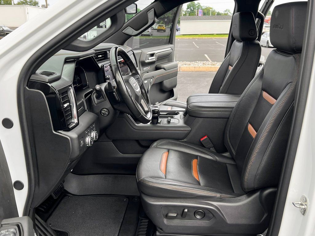 Used 2024 GMC Sierra 1500 AT4 w/ AT4 Preferred Package image 2