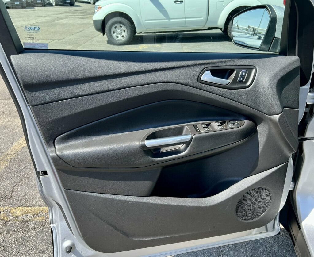 Used 2017 Ford Escape SE w/ Equipment Group 201A FWD image 12