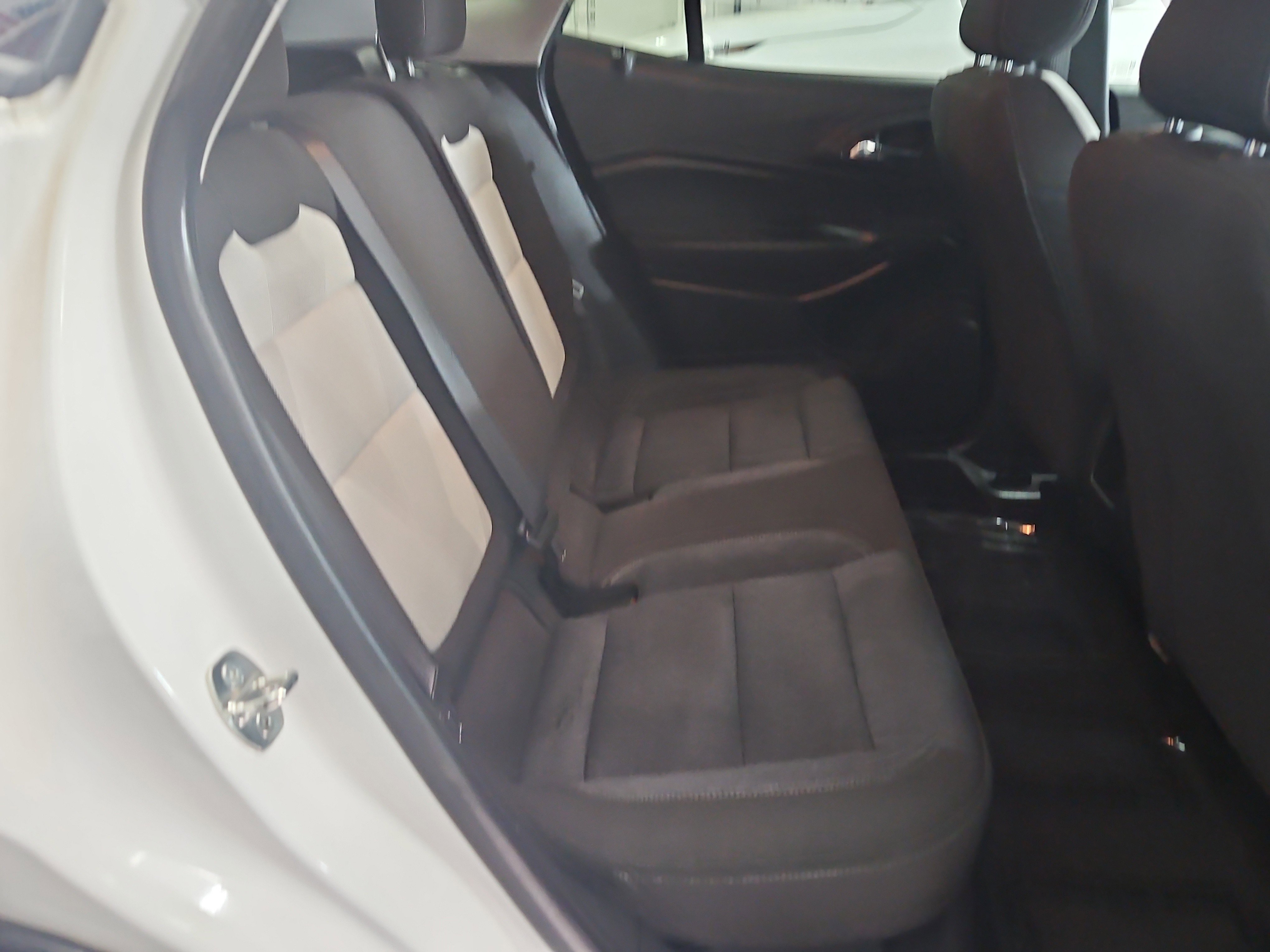 Used 2024 Chevrolet Trax LS w/ LS Convenience Package FWD image 10