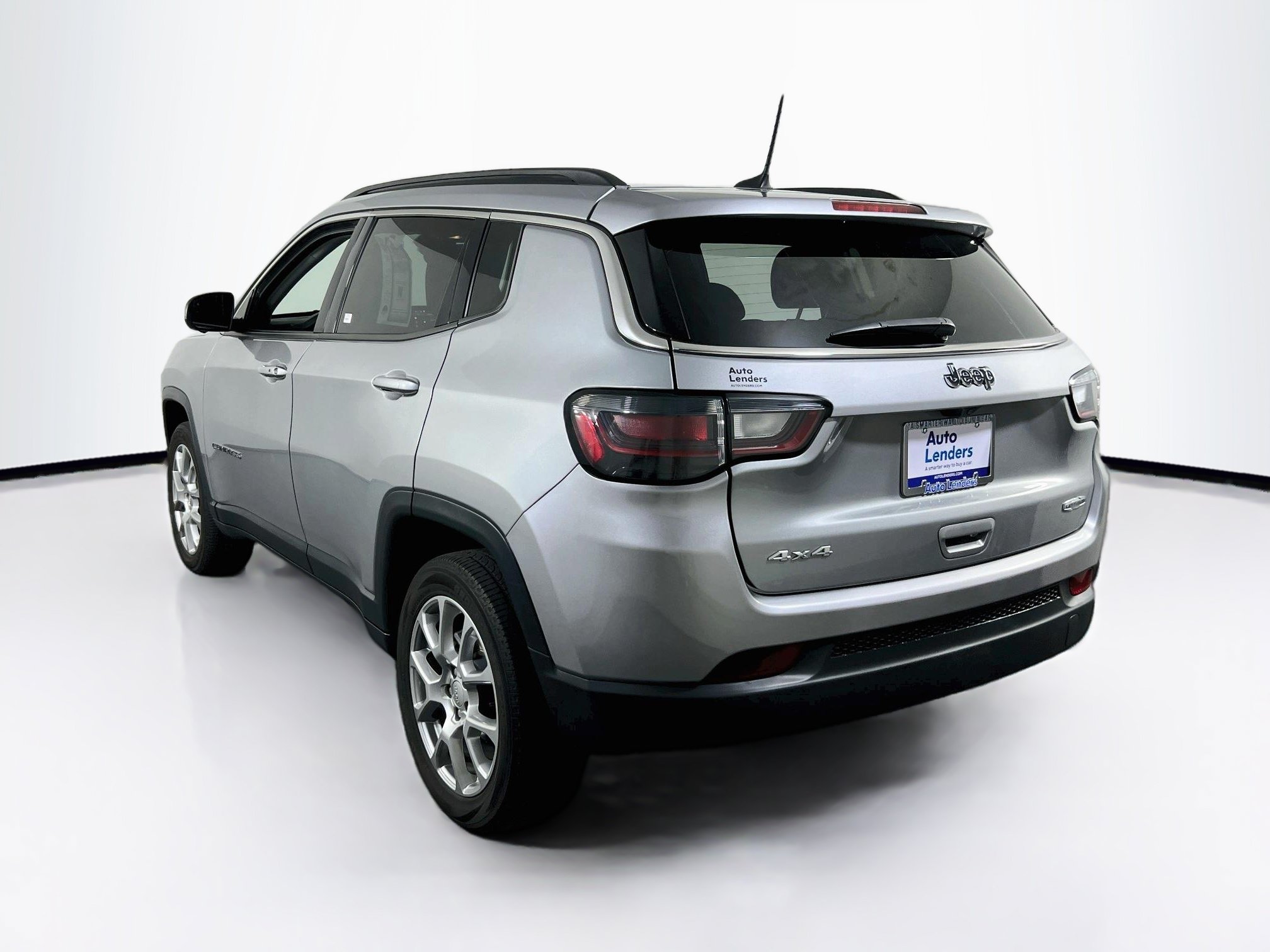 Used 2022 Jeep Compass Latitude w/ Sun and Sound Group AWD/4WD image 7