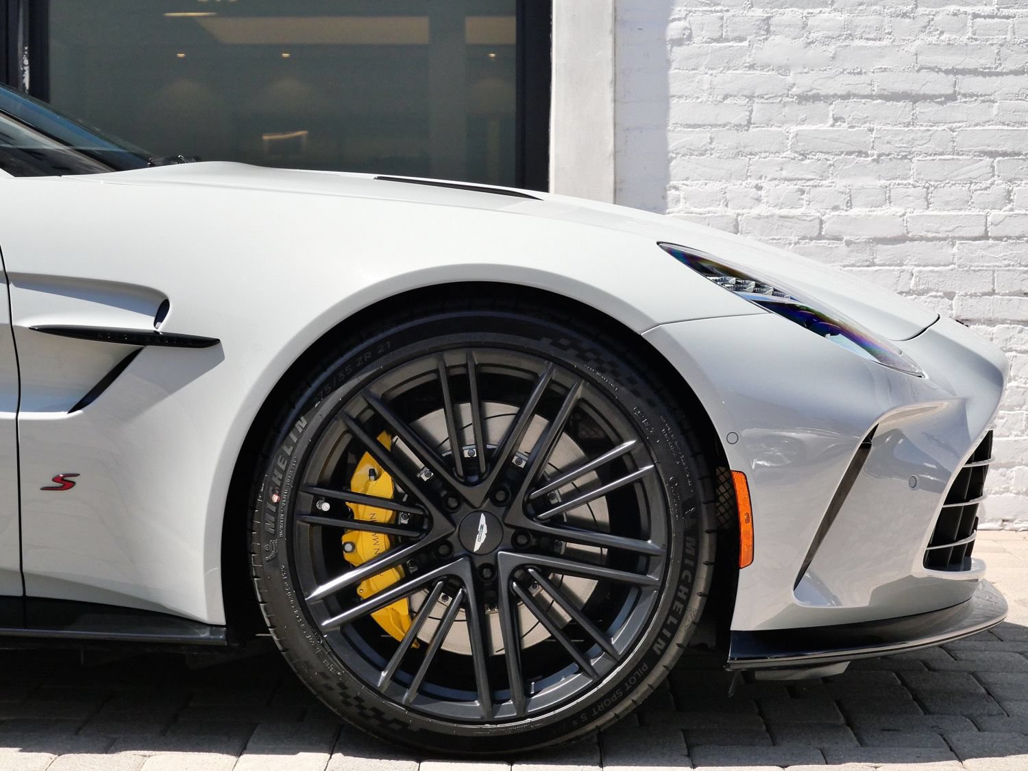 New 2026 Aston Martin V8 Vantage S RWD image 4