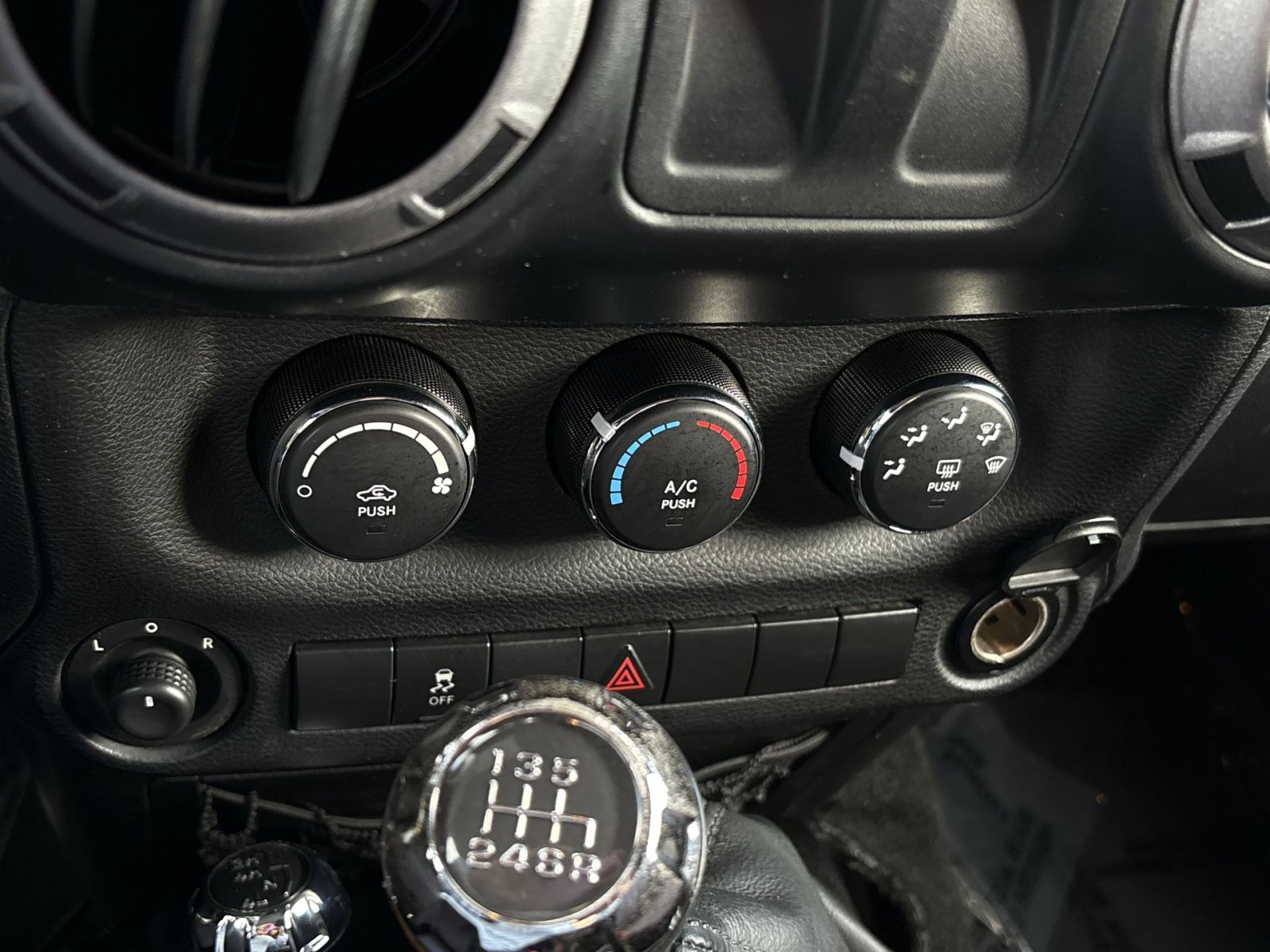 Used 2013 Jeep Wrangler Sport AWD/4WD image 18
