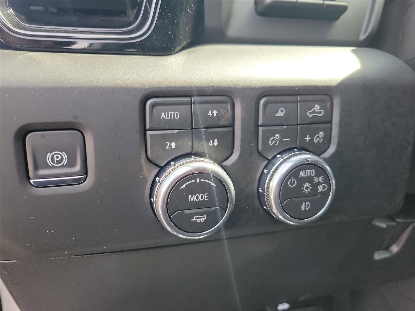 New 2026 GMC Sierra 2500 AT4 w/ AT4 Premium Plus Package AWD/4WD image 22