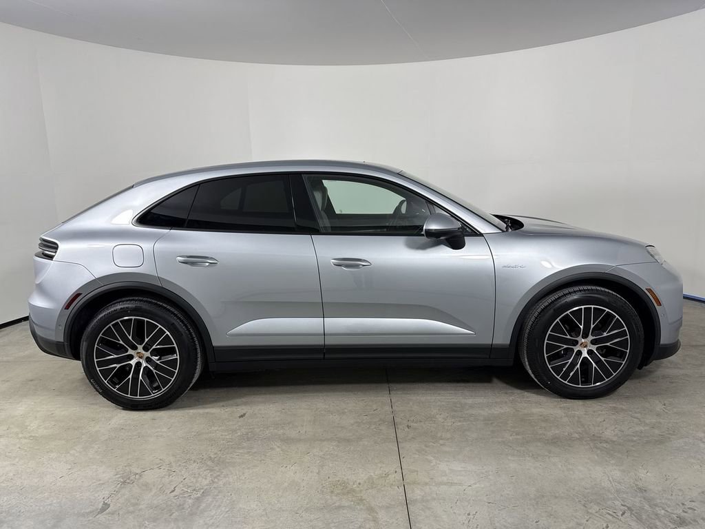 New 2026 Porsche Macan 4 Electric AWD/4WD image 8