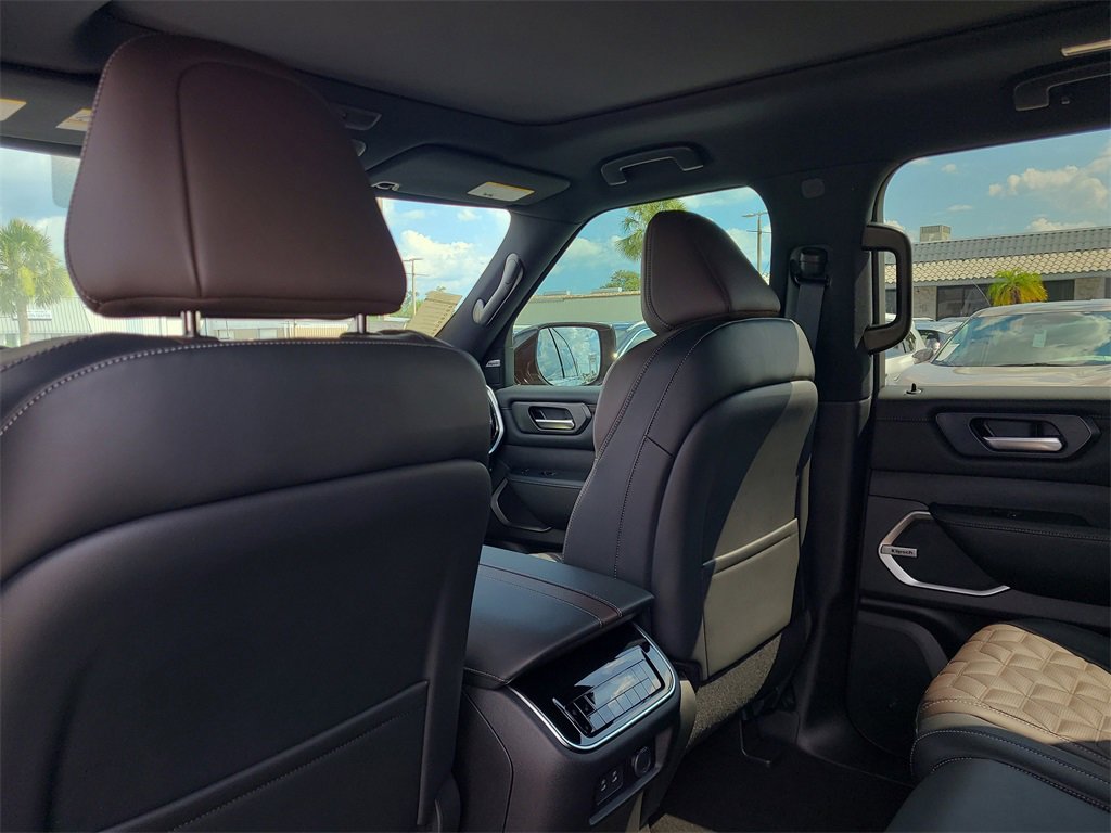 New 2025 Nissan Armada Platinum Reserve image 7
