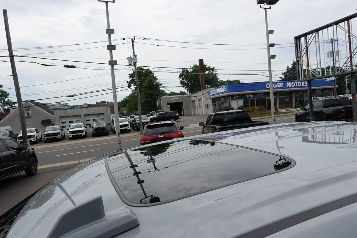 Used 2025 GMC Sierra 1500 AT4 w/ Technology Package AWD/4WD image 9