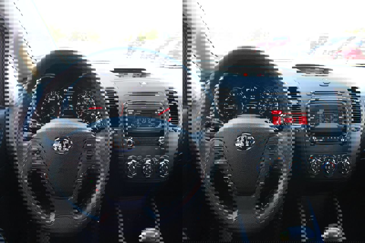 Used 2017 Kia Forte LX image 19