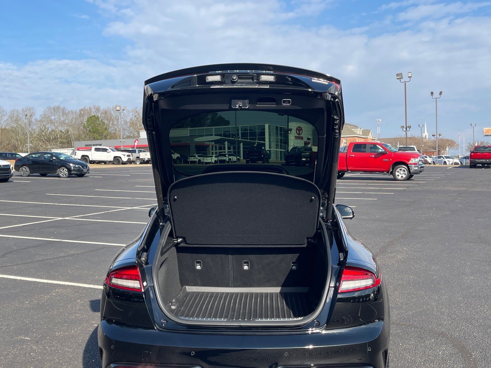 Used 2022 Kia Stinger GT2 image 16