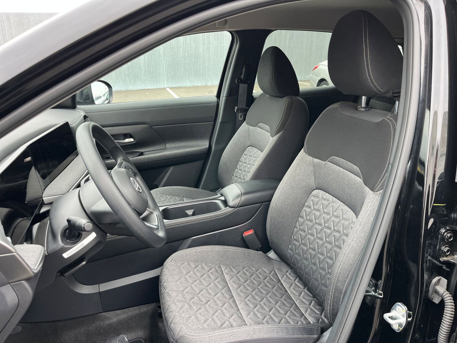 Used 2025 Nissan Kicks SV image 34