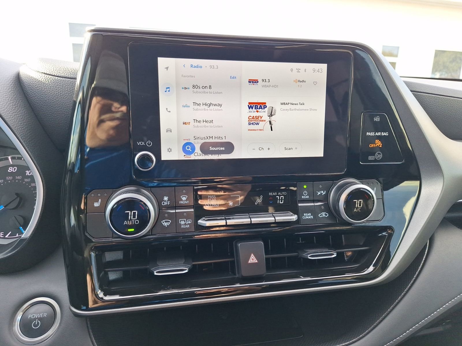 Used 2025 Toyota Highlander XLE image 30