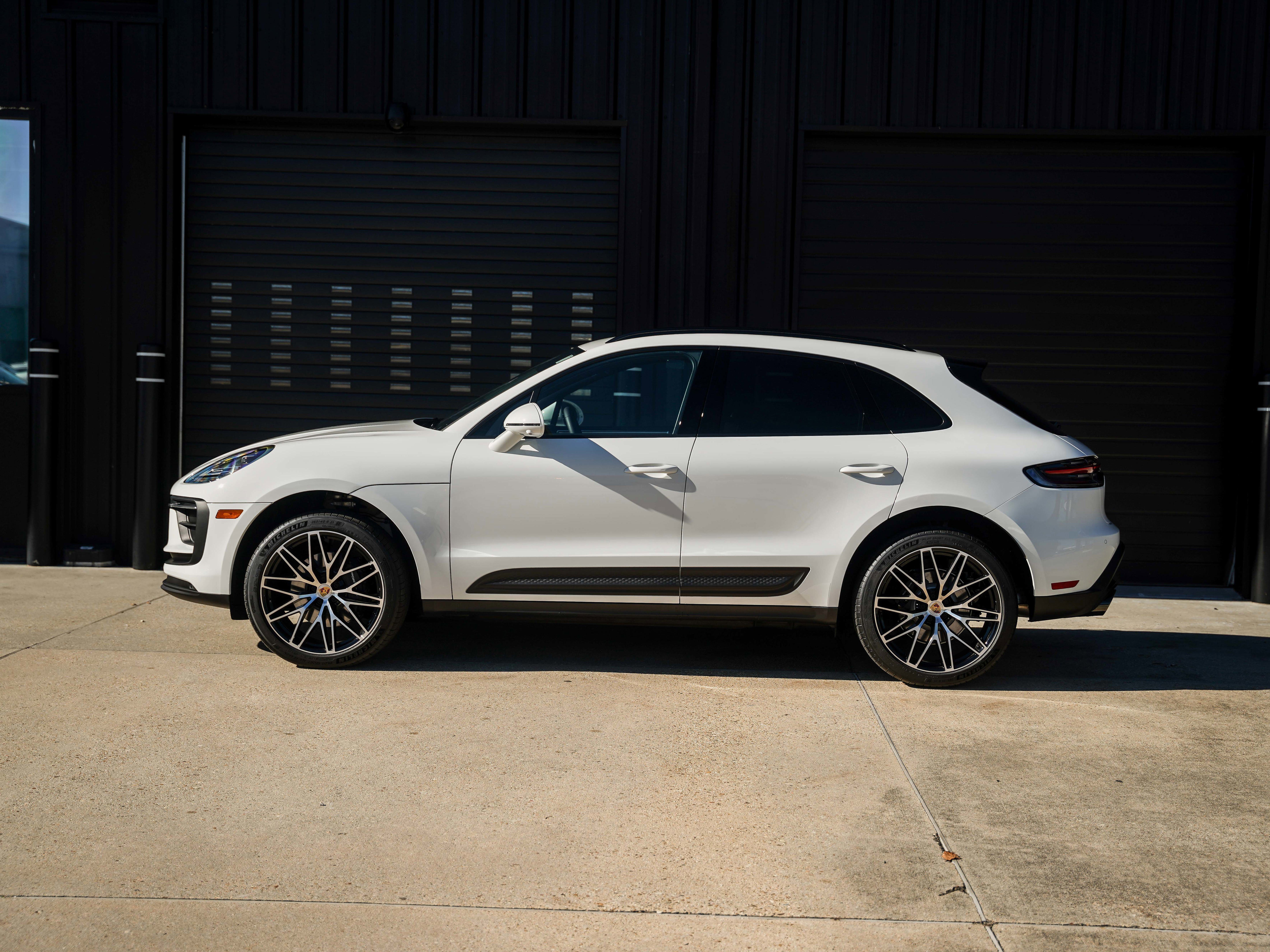 New 2026 Porsche Macan image 2